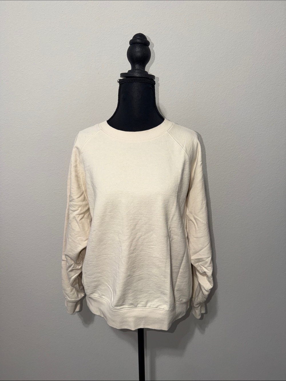 Women's Cream Pullover Sweatshirt - Classic Crewneck SU1